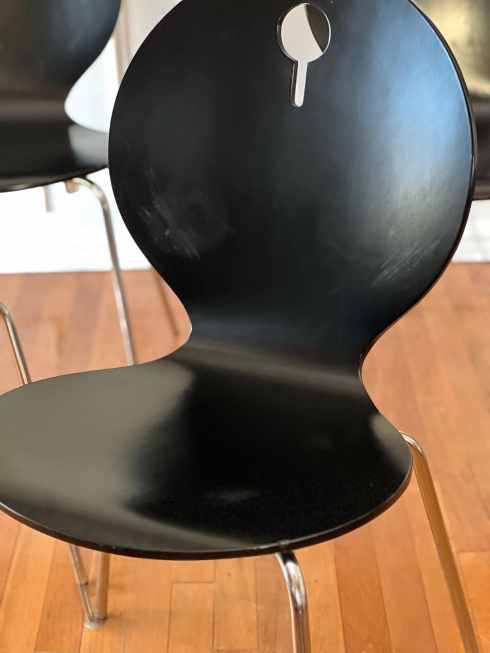 4er set italienische moderne schwarz lackierte stapelbare bugholzstühle von Calligaris im Angebot 10