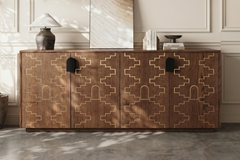 Credenza Adalaj in rovere massello biologico in stile moderno di Esvee Atelier con intarsi in ottone