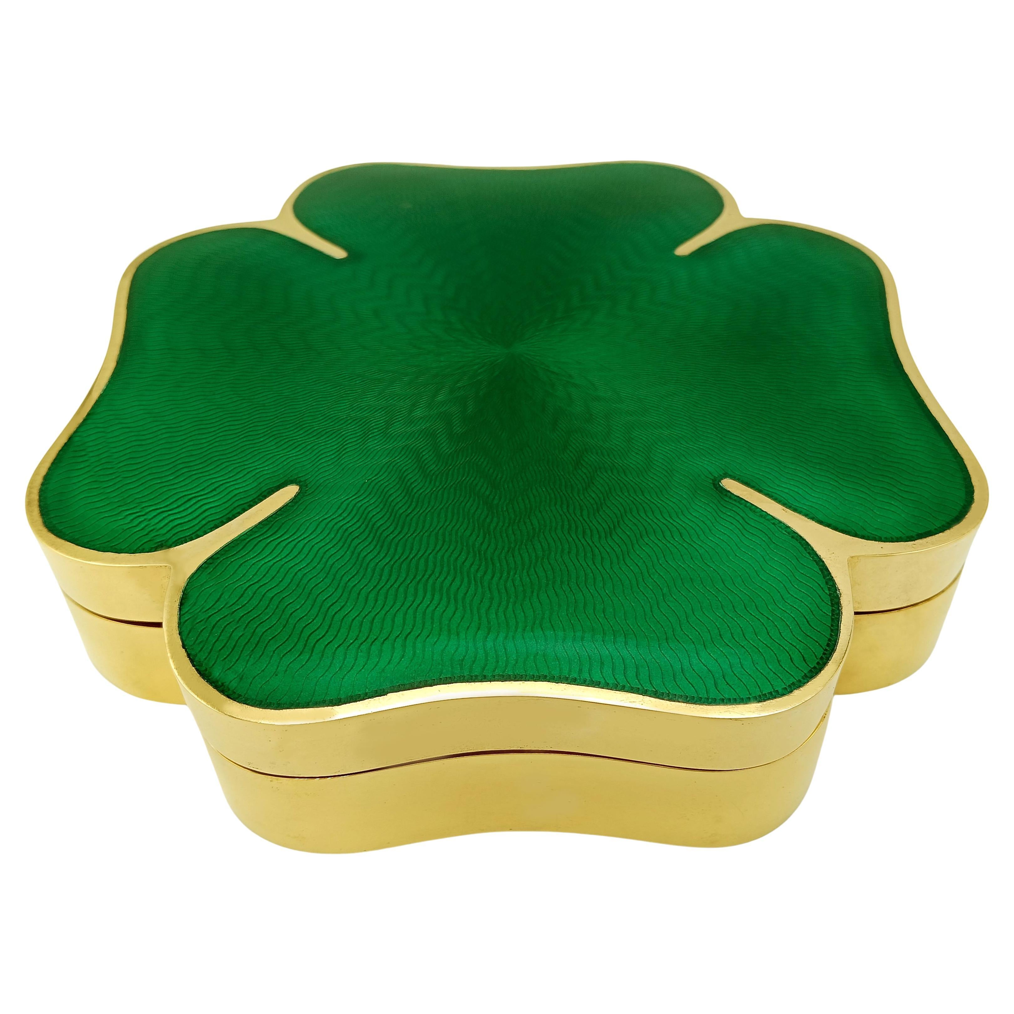 Table box Four-leaf clover fired enamel on a radial guilloché Salimbeni For Sale