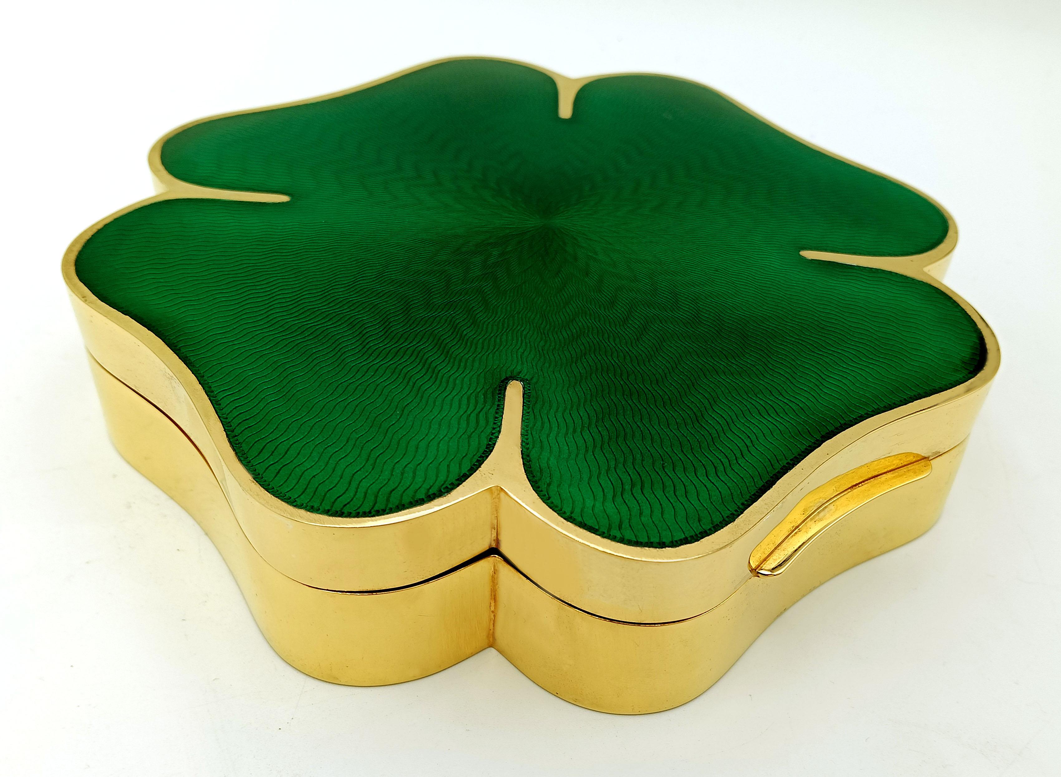 Table box Four-leaf clover fired enamel on a radial guilloché Salimbeni For Sale 5