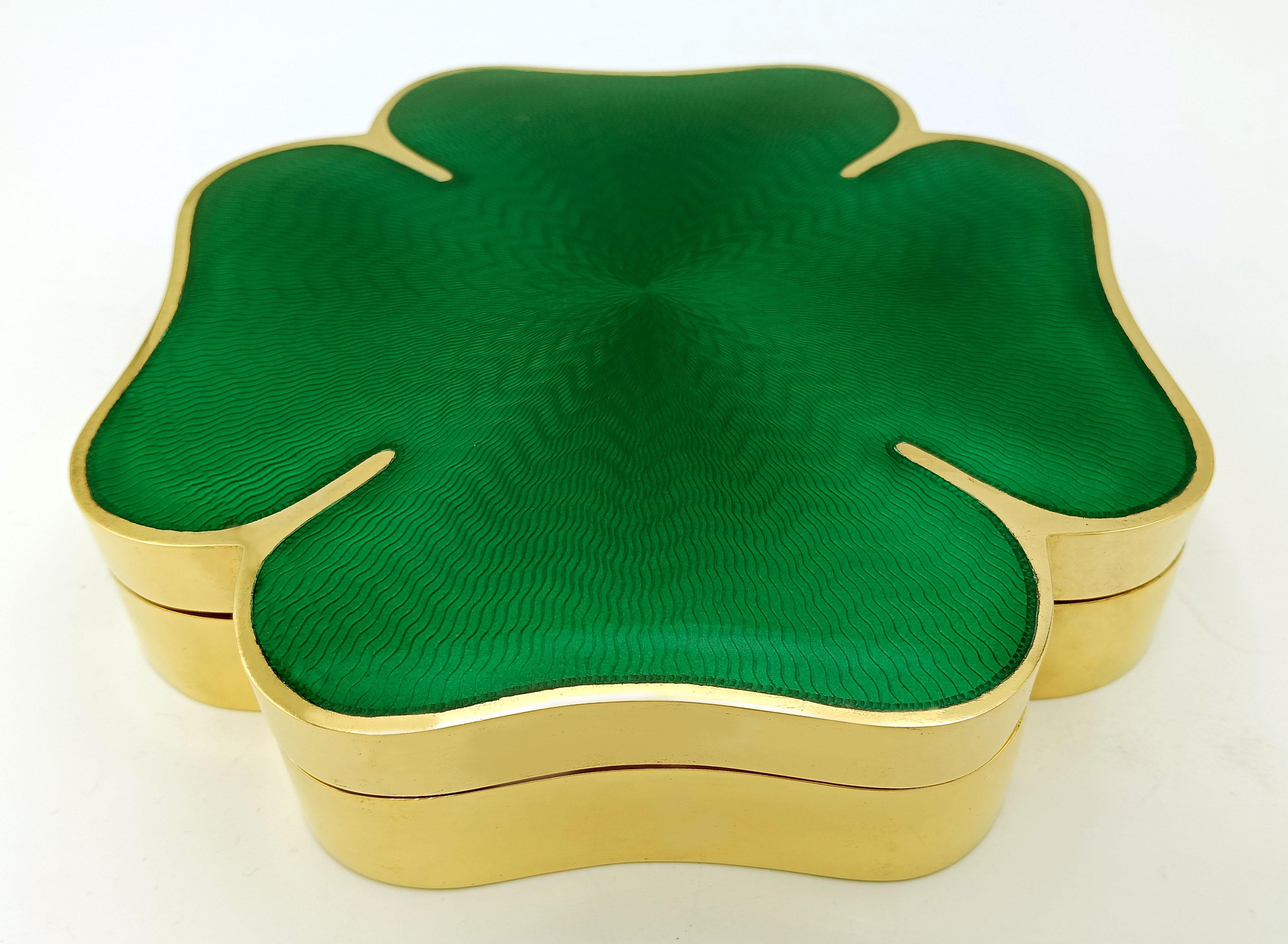 Four-leaf clover shaped table box in 925/1000 sterling silver gold plated with translucent fired enamel on a radial guilloché. Modern contemporary style. Dimensions cm. 17 x 17 x 3.5. Silver weight gr. 836. Designed by Giorgio Salimbeni in 1965 and