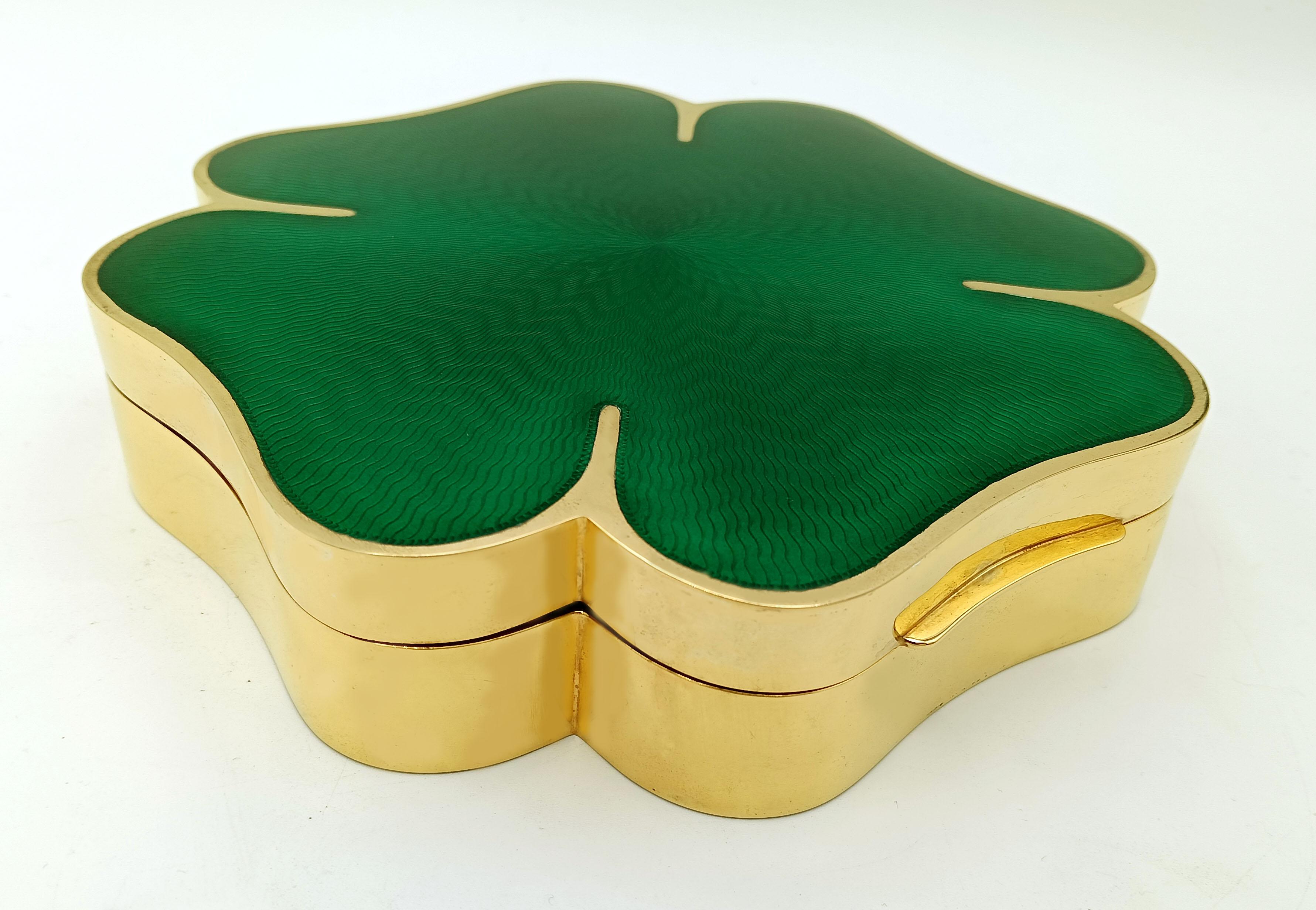 Table box Four-leaf clover fired enamel on a radial guilloché Salimbeni For Sale 6