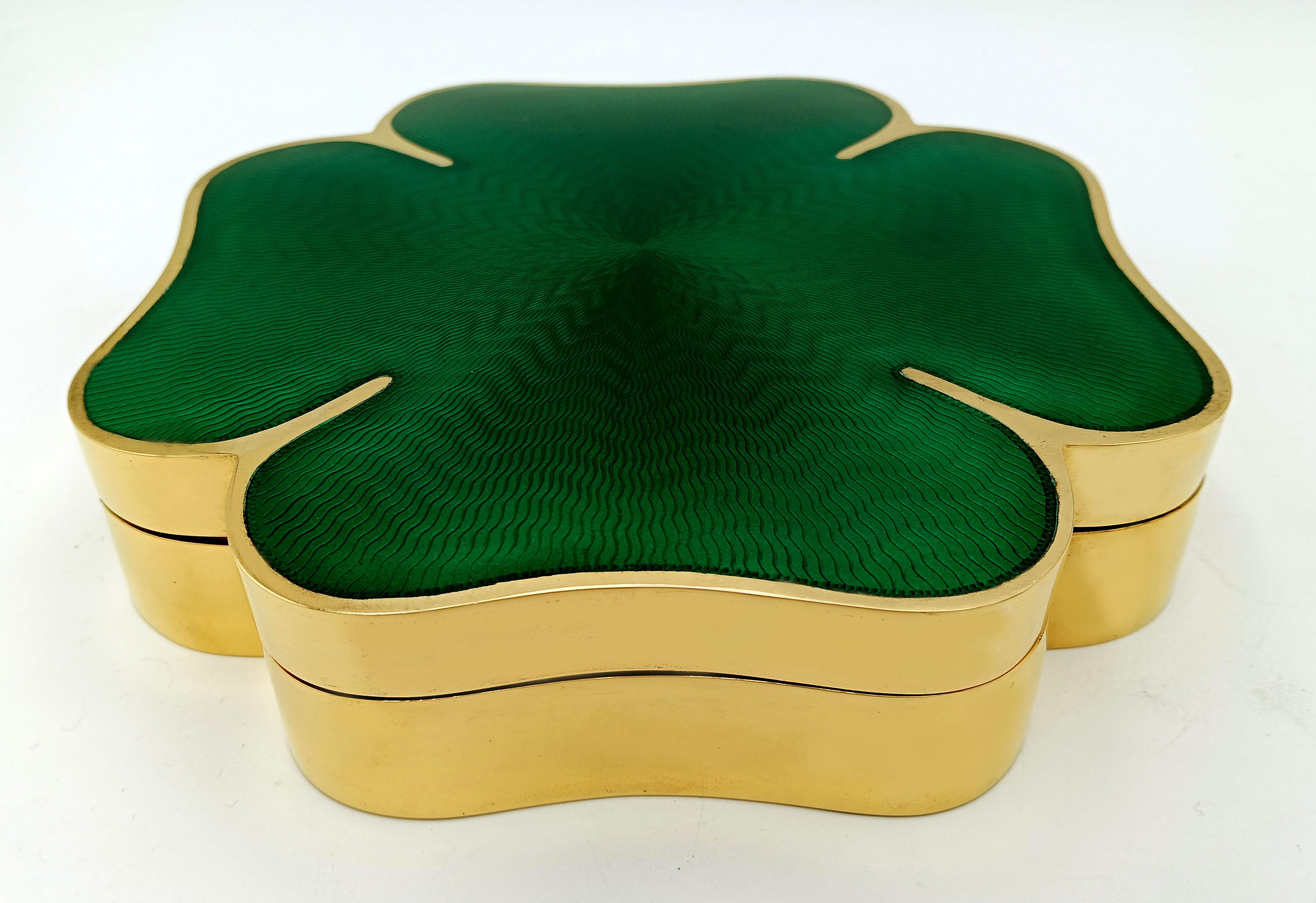 Modern Table box Four-leaf clover fired enamel on a radial guilloché Salimbeni For Sale