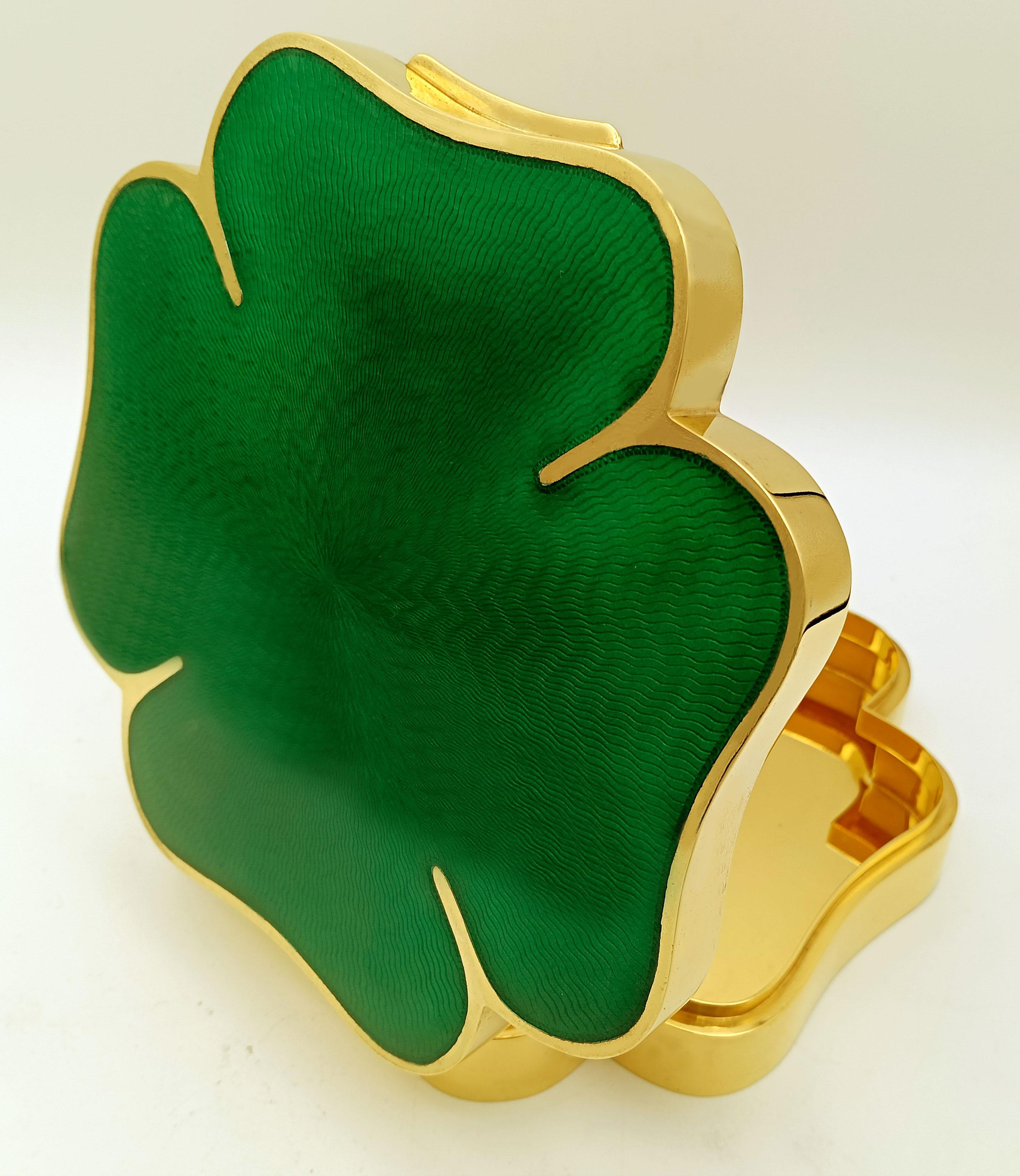 Table box Four-leaf clover fired enamel on a radial guilloché Salimbeni For Sale 3