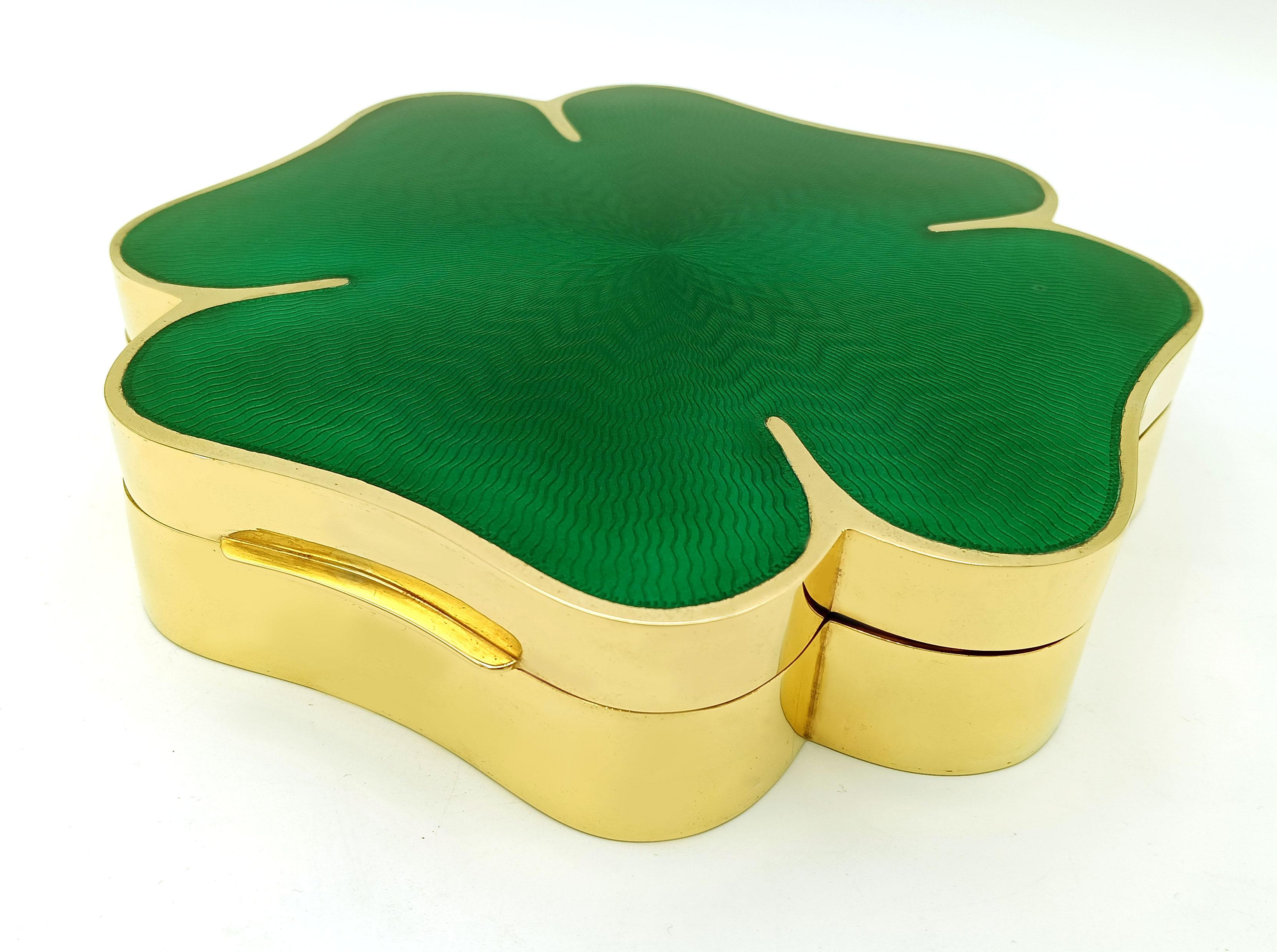 Table box Four-leaf clover fired enamel on a radial guilloché Salimbeni For Sale 4