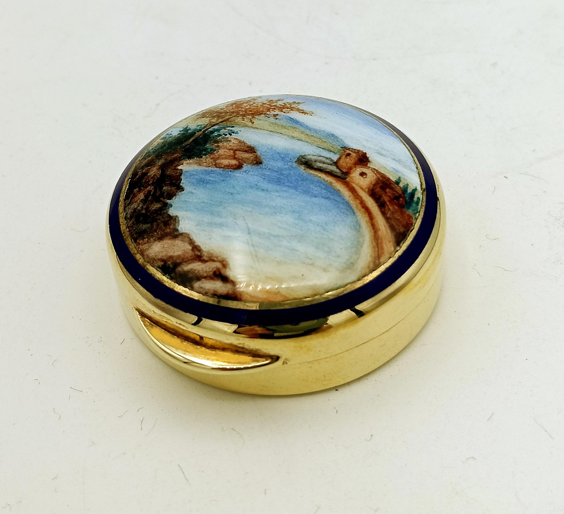 Pillbox round fire enamel hand painted landscape miniature Salimbeni In Excellent Condition For Sale In Firenze, FI