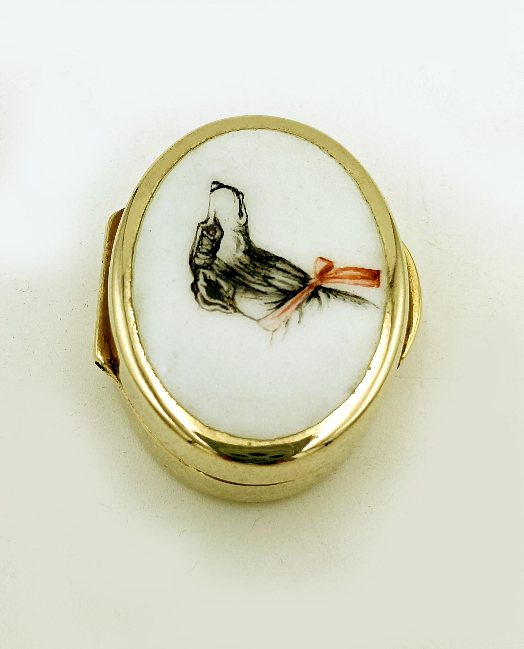 Pillbox hand painted greyhound dog head on white background Salimbeni In Excellent Condition For Sale In Firenze, FI