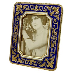 Cadre photo en argent émaillé avec motif gravé à la main et émaillé au feu Salimbeni