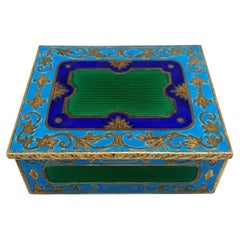 Tabatière rectangulaire gravée à la main et émaux cuits en trois couleurs Salimbeni