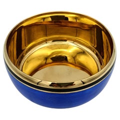Cuenco redondo de plata de ley esmaltado en azul sobre fondo guilloché con borde redondeado  Salimbeni