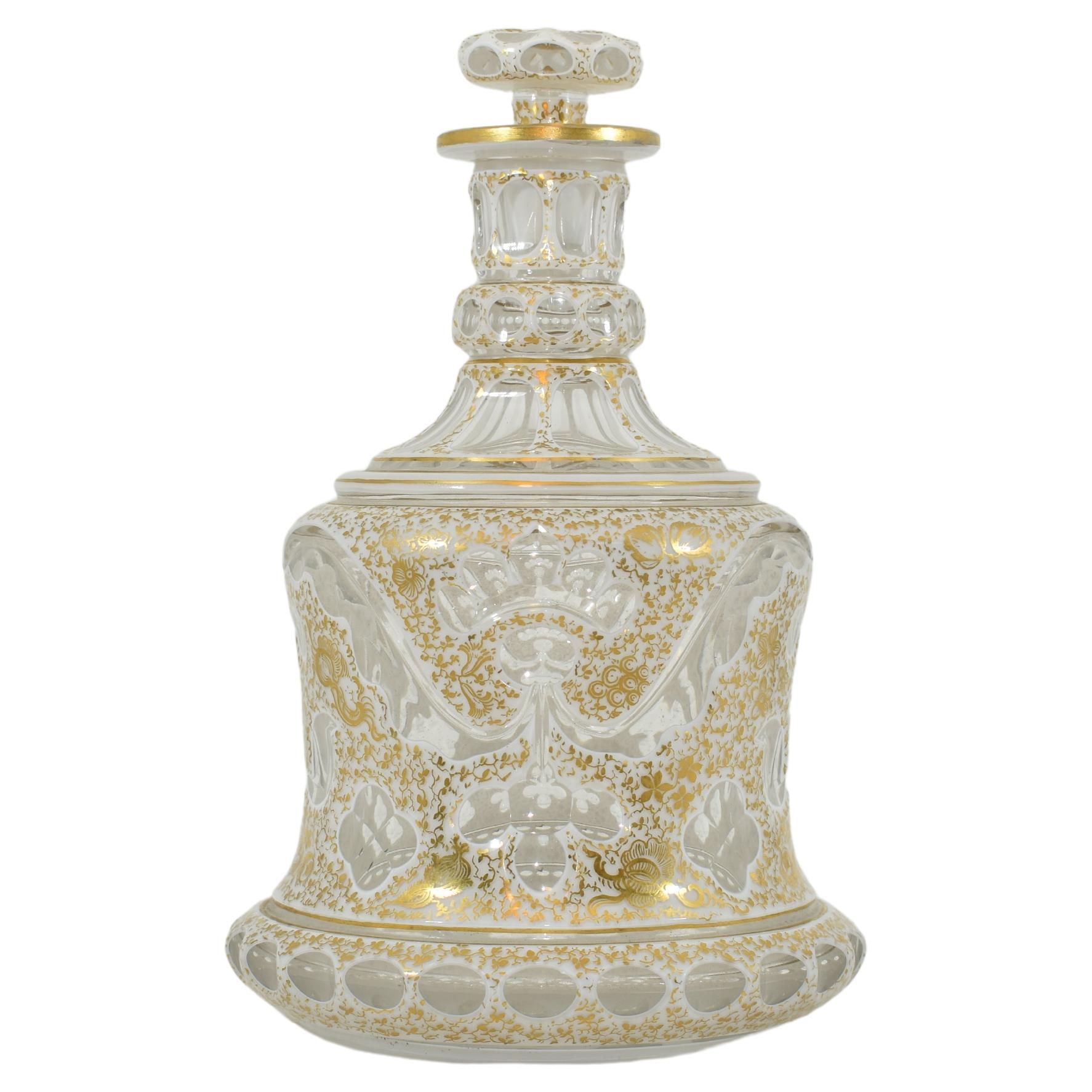 Bouteille bohème ancienne du 19ème siècle en verre doré à superposition, Moser en vente