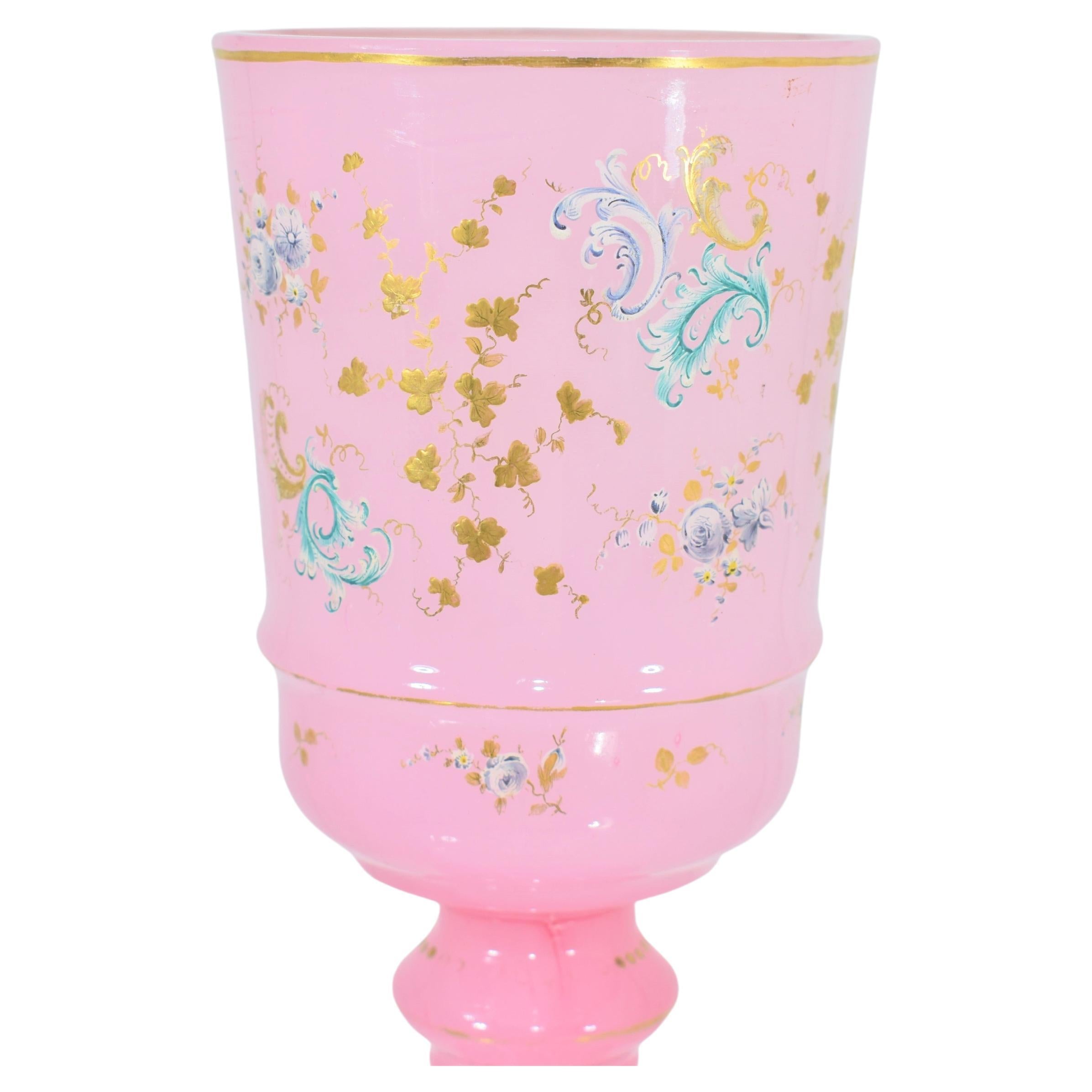 Verre opalin Vase et gobelet en verre émaillé opalin rose antique, 19ème siècle, Moser en vente