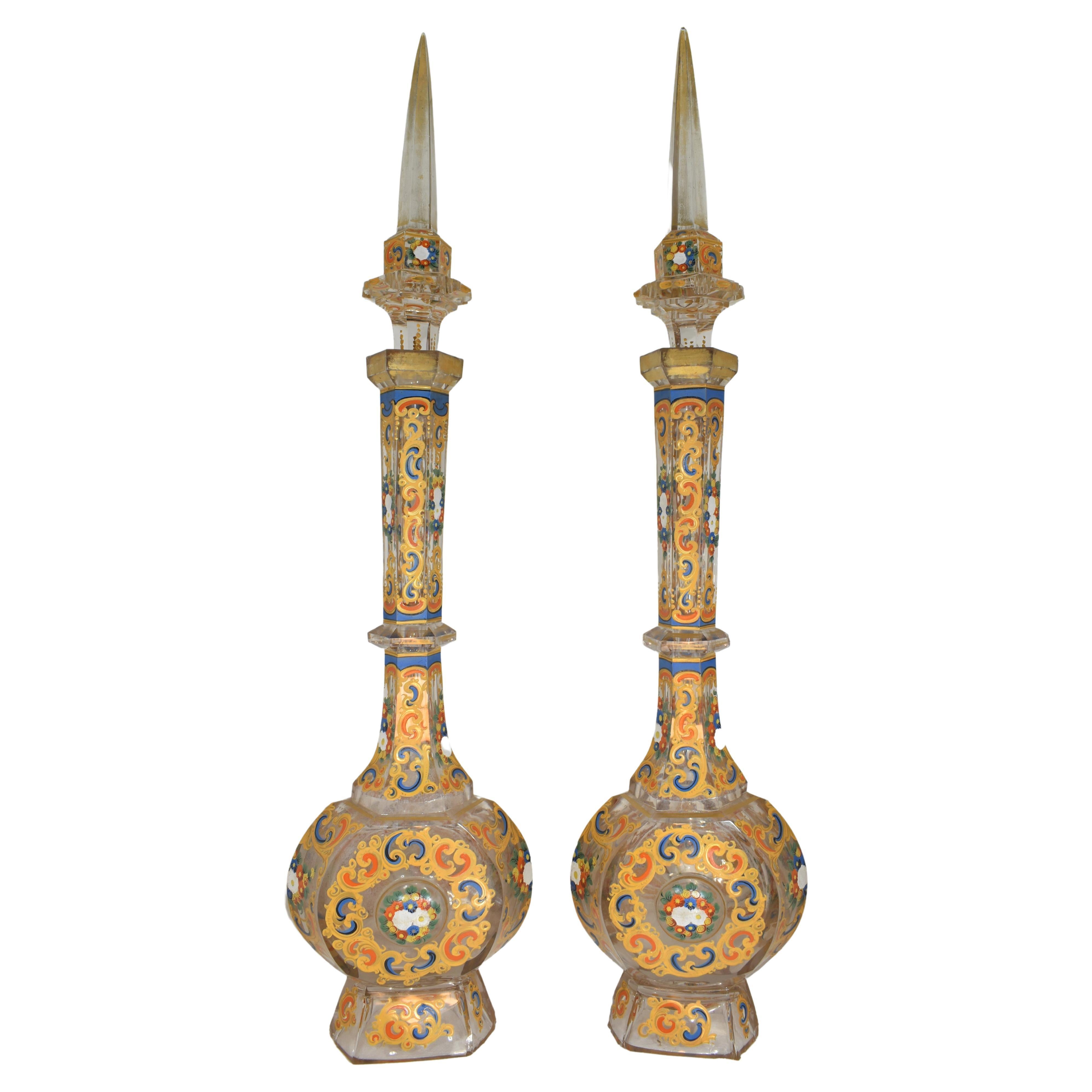 Paire de carafes en verre taillé émaillé, Bohème pour le marché ottoman, XIXe siècle en vente