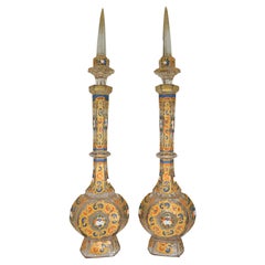 Paire de carafes en verre taillé émaillé, Bohème pour le marché ottoman, XIXe siècle