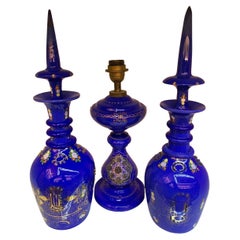 Ensemble ancien de verres opalin émaillés bleus fabriqués pour le marché islamique, 19ème siècle