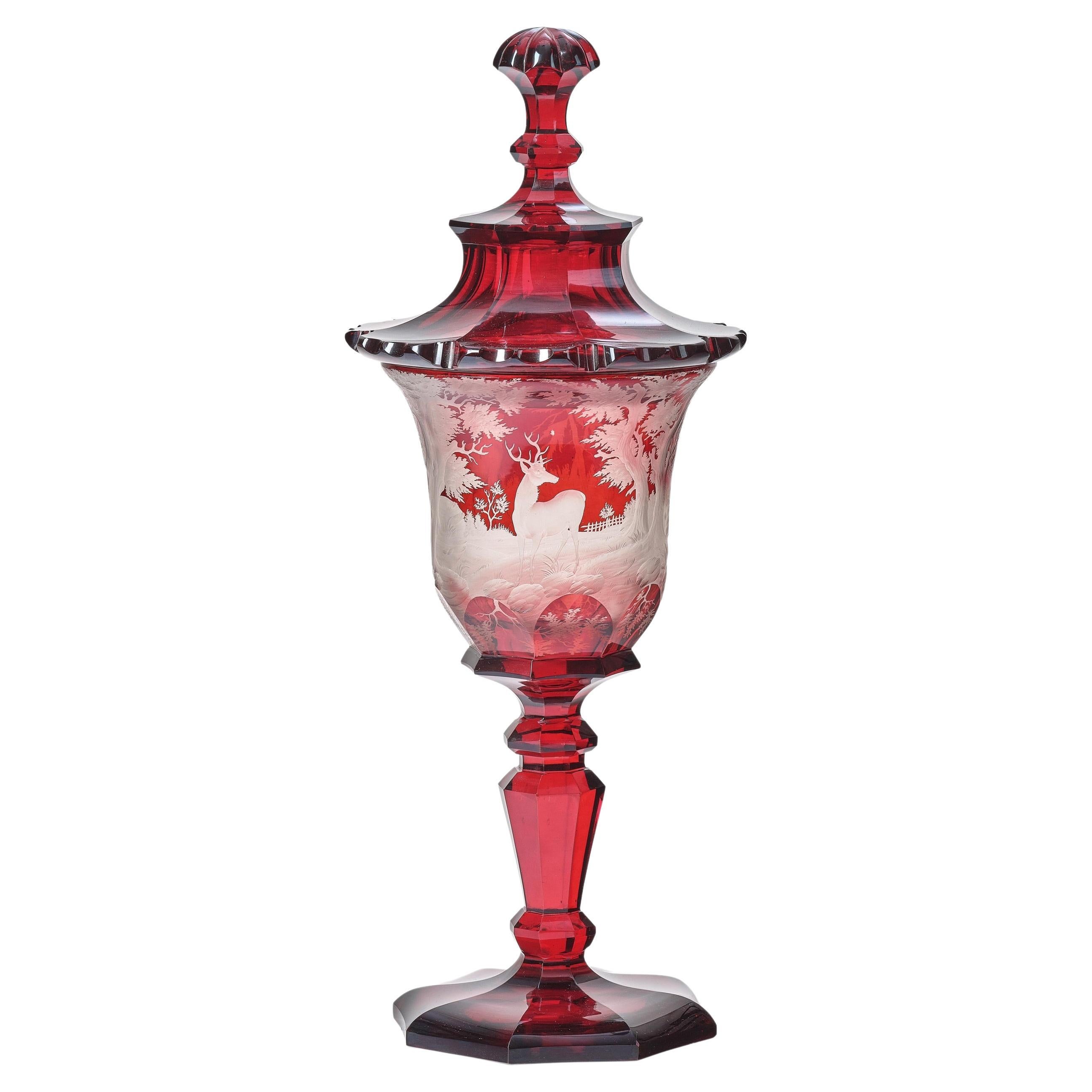 Antique gobelet de Bohème en verre gravé rouge rubis, daté de 1852 en vente