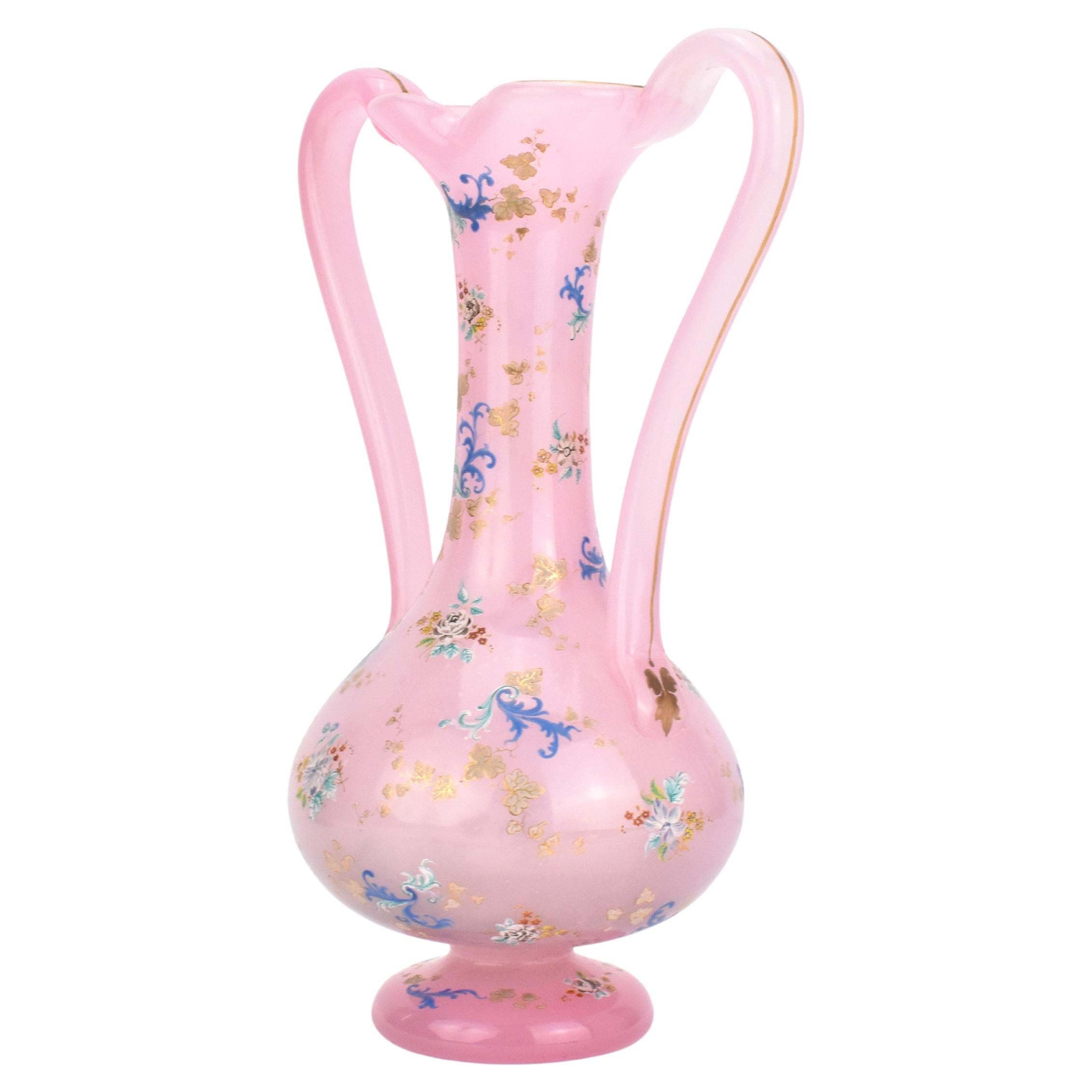 Doré Vase ancien en verre émaillé Opaline Moser de Bohème, 19ème siècle en vente