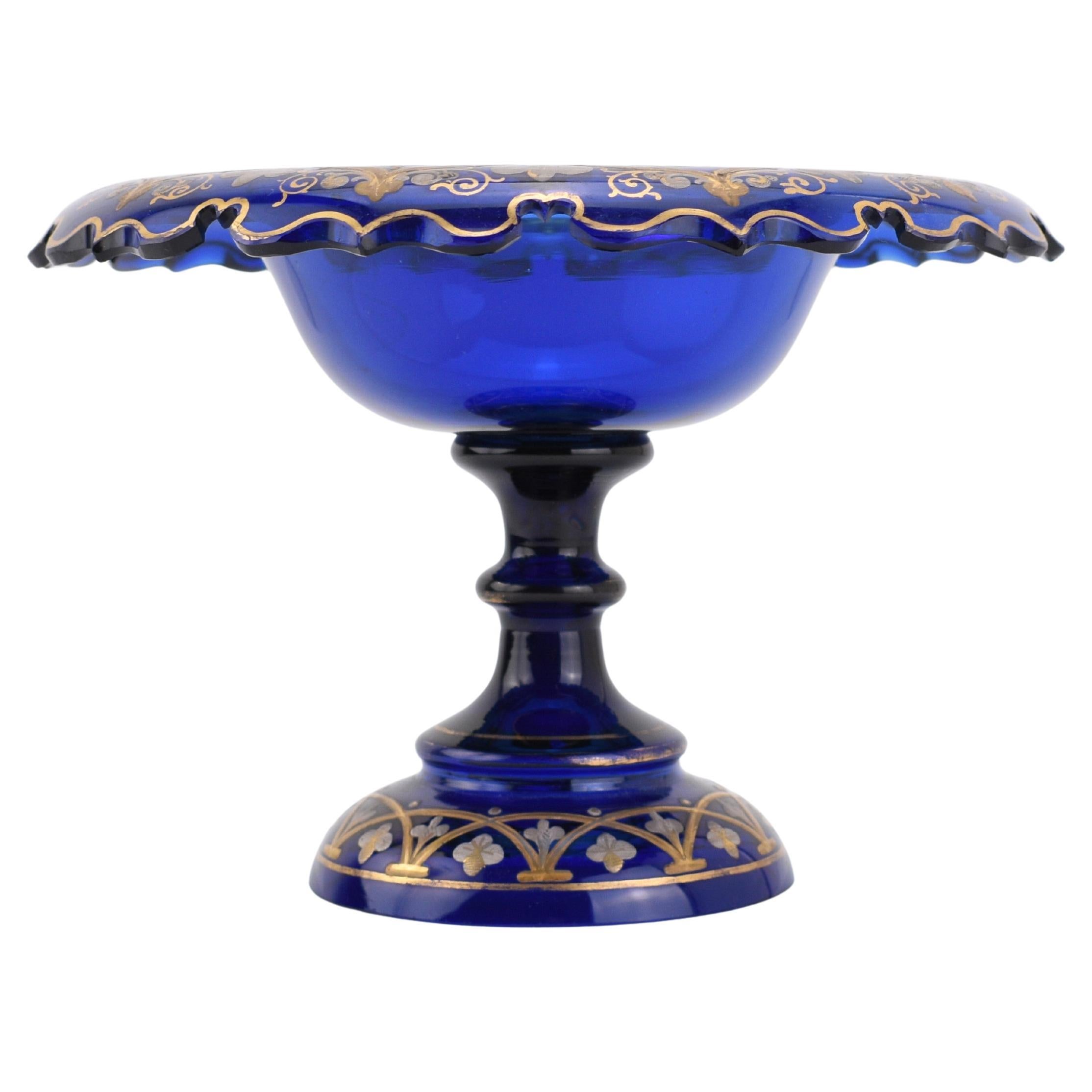 Émaillé Bol de Tazza ancien en verre émaillé bleu cobalt de Bohème, 19ème siècle en vente