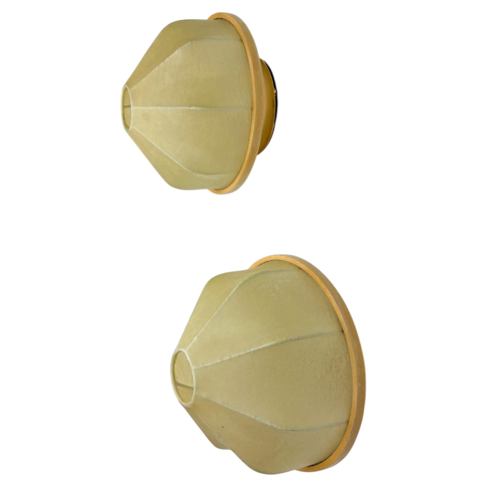 Coppia di applique italiane "Cocoon", anni '70 in vendita