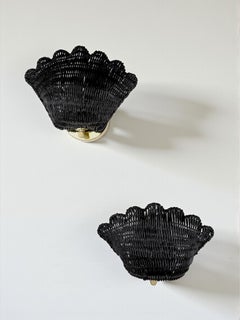Paar schwarze, muschelförmige Wandleuchten aus Korbgeflecht, Rattan und Messing, Italien, 1980er Jahre