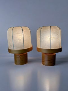 Par de lámparas de mesa tipo «cocoon» con madera de pino, Italia, década de los 70