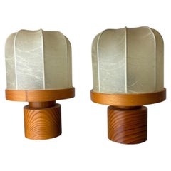 Par de lámparas de mesa tipo «cocoon» con madera de pino, Italia, década de los 70