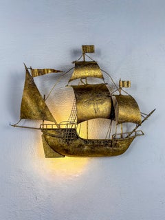 Applique a forma di galeone spagnolo, scultura in ferro dorato, anni '40