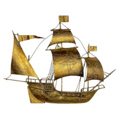 Applique a forma di galeone spagnolo, scultura in ferro dorato, anni '40