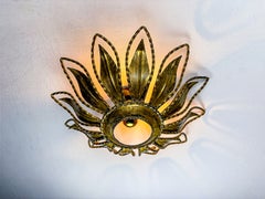 Lampada da soffitto o applique a raggiera, in ferro dorato con lampadina a vista, Francia, anni ’70