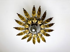 Lampada da soffitto o da parete con motivi floreali e fogliame a raggiera, Francia, anni '70