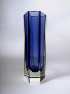 Vase „Sommerso“ von Seguso, blaues facettiertes Glas, Murano, Italien, 1970er Jahre