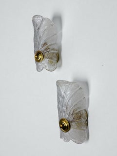 Par de apliques de Murano con hojas esmeriladas, cristal texturizado y detalles dorados, Italia, década de los 70
