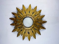 Lampada da soffitto "Flower Sunburst", in ferro dorato a foglia d'oro e vetro opalino, Spagna