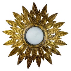 Lampada da soffitto "Flower Sunburst", in ferro dorato a foglia d'oro e vetro opalino, Spagna