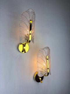 Par de apliques de Murano con motivos de hojas esmeriladas, cristal texturizado y detalles dorados, de alrededor de los años 70