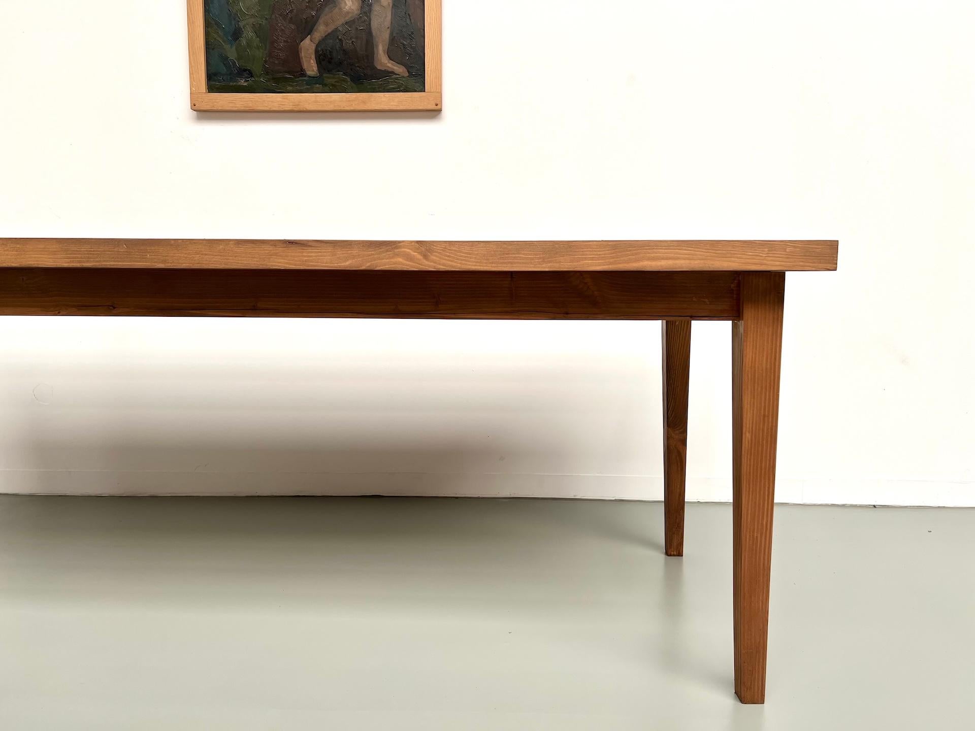 French pine farmhouse table – 1970s In Good Condition For Sale In LYON, FR