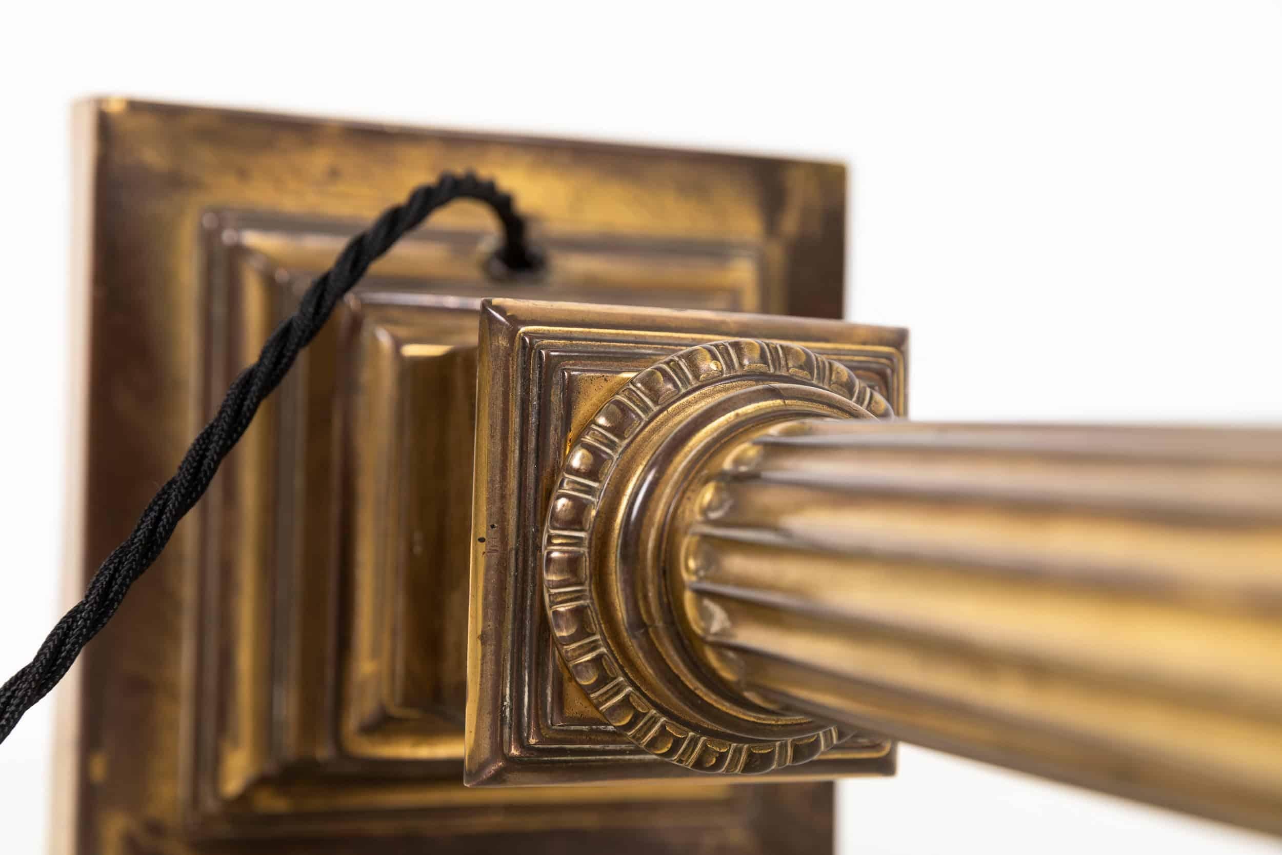 Anglais Lampe de bureau corinthienne en laiton antique du début du XXe siècle, c.1920 en vente