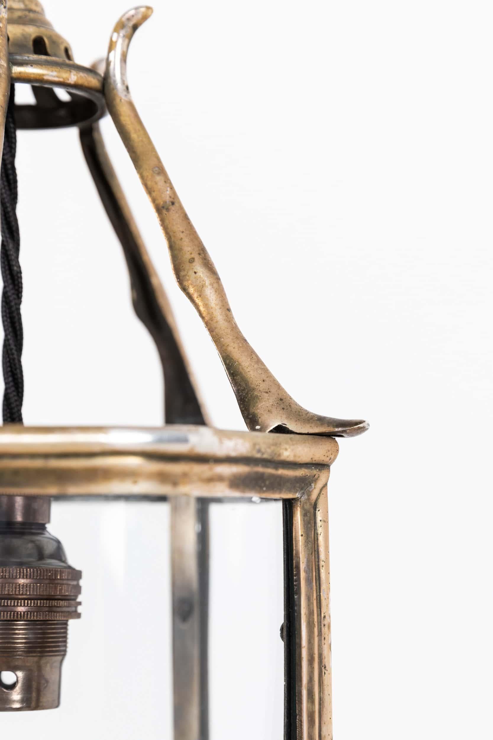 Arts and Crafts Antica lampada a lanterna da portico in ottone smaltato Faraday & Son C.1920 in vendita