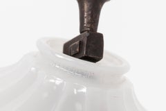 Aplique de pared antiguo de estilo eduardiano, de latón fundido, con diseño «Jefferson» dórico y cristal. Hacia 1910