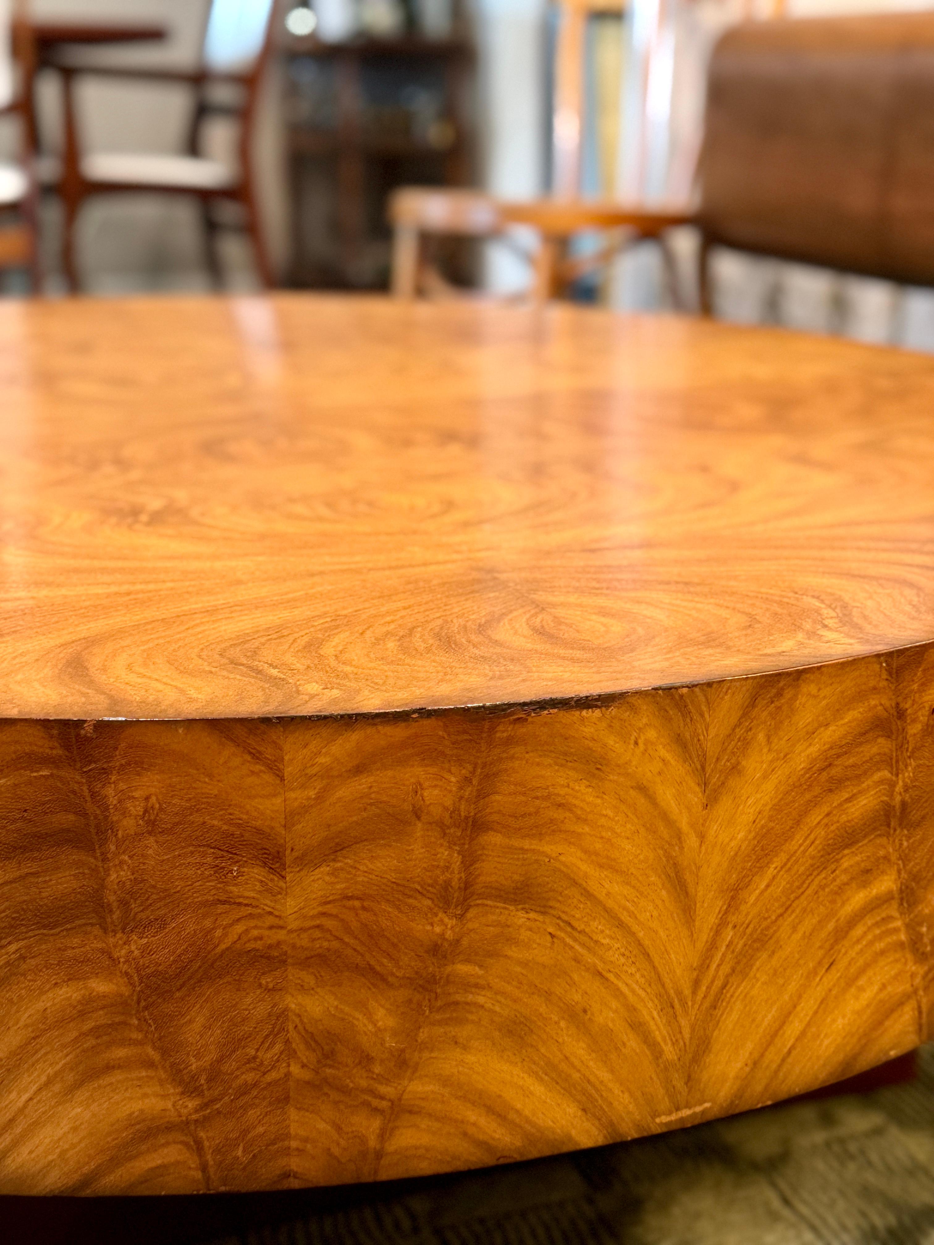 Late 20th Century Gorgeous art deco style floating burl wood coffee table with a plinthe base For Sale