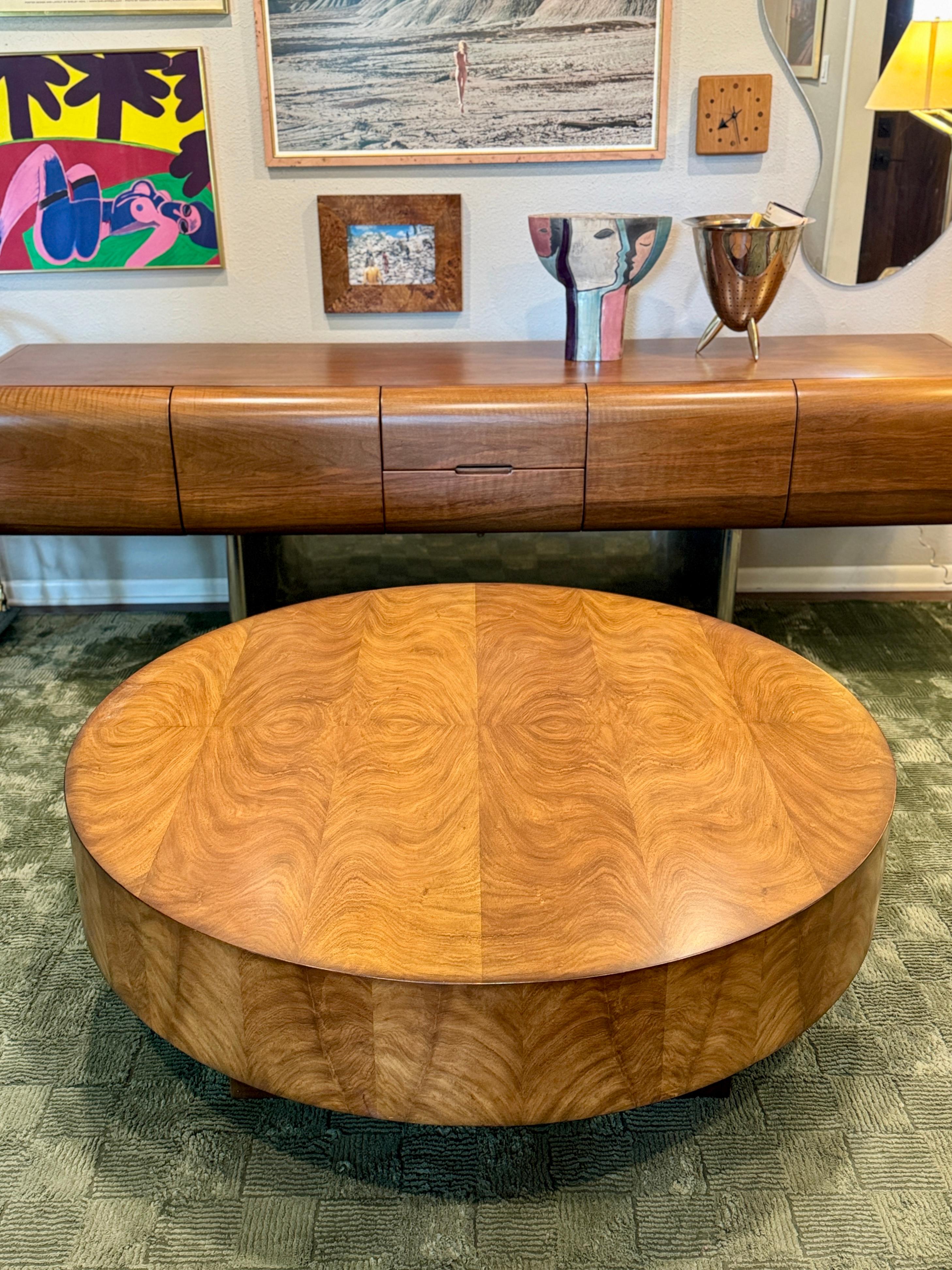 Gorgeous art deco style floating burl wood coffee table with a plinthe base For Sale 3