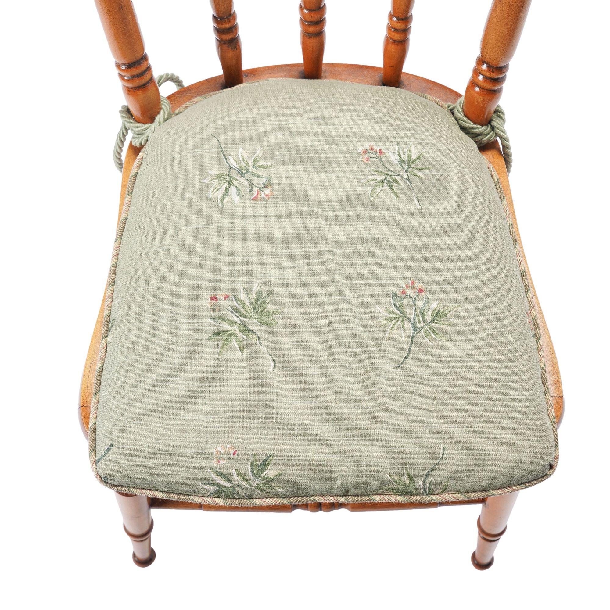 Set of four New England cane seat country Sheraton maple chairs, c. 1840-60 For Sale 7
