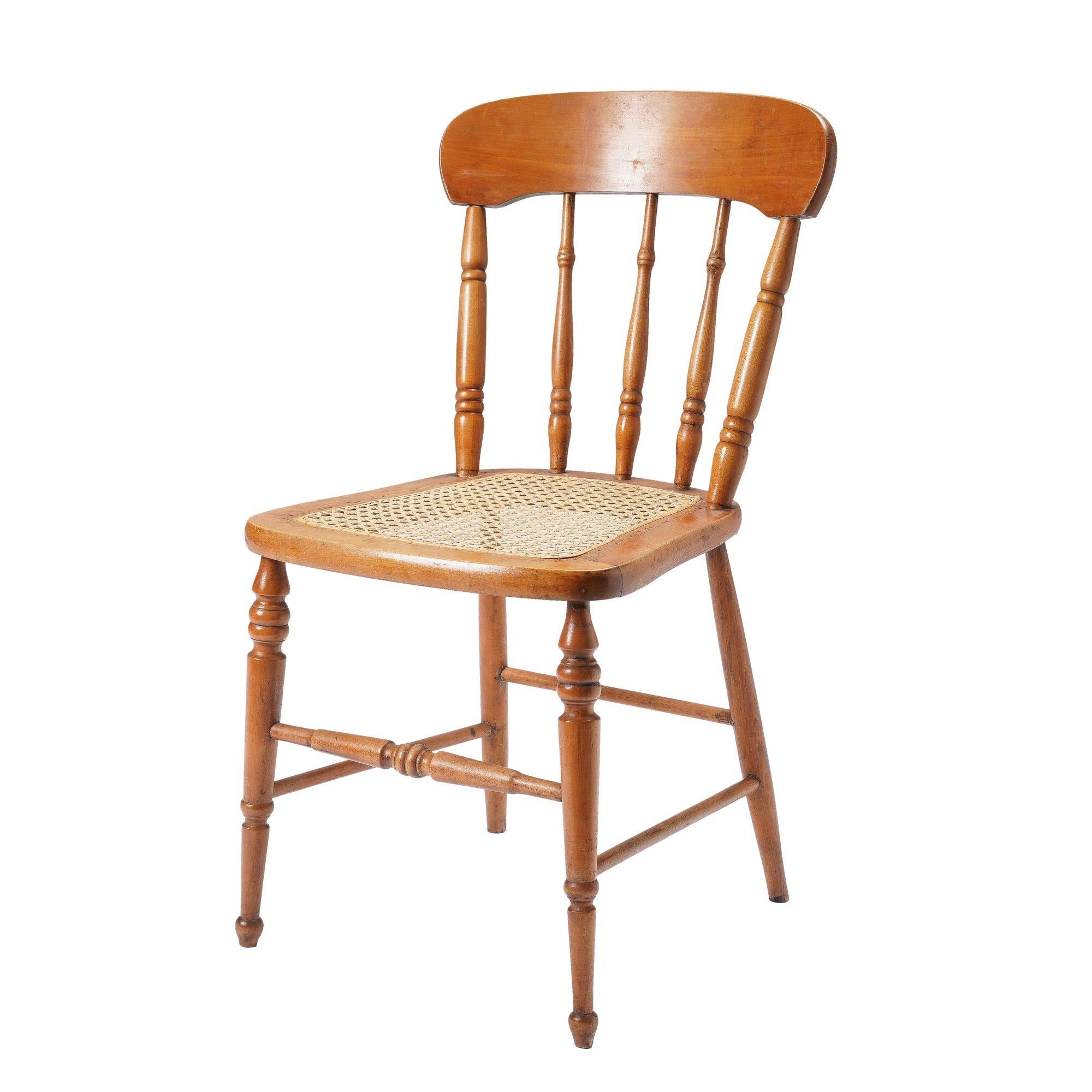 Set of four New England cane seat country Sheraton maple chairs, c. 1840-60 In Good Condition For Sale In Kenilworth, IL