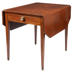 Mesa Hepplewhite Drop Leaf Pembroke de Massachusetts, c. 1790-1810