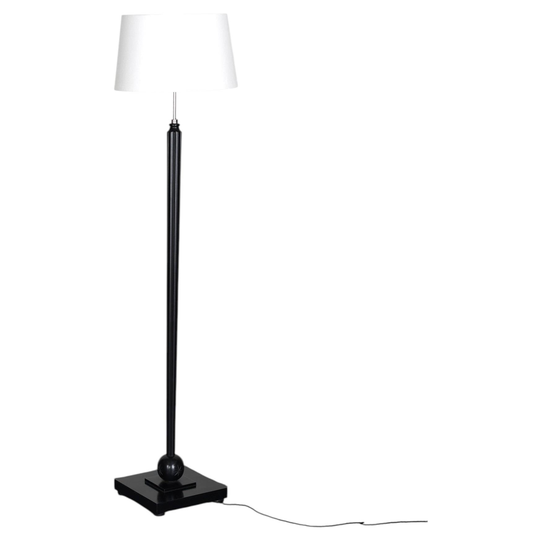 Lampada da terra svedese in stile Art Déco tardo, con finitura ebanizzata in vendita