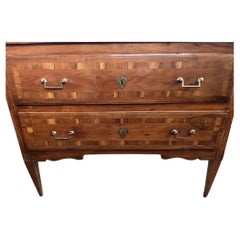 Italian Neoclassical Walnut Commode with Inlay, 1800s