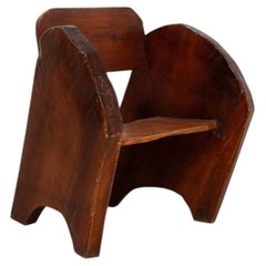 Poltrona scultorea in legno in stile antroposofico, anni ’40 circa