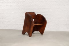 Poltrona scultorea in legno in stile antroposofico, anni ’40 circa