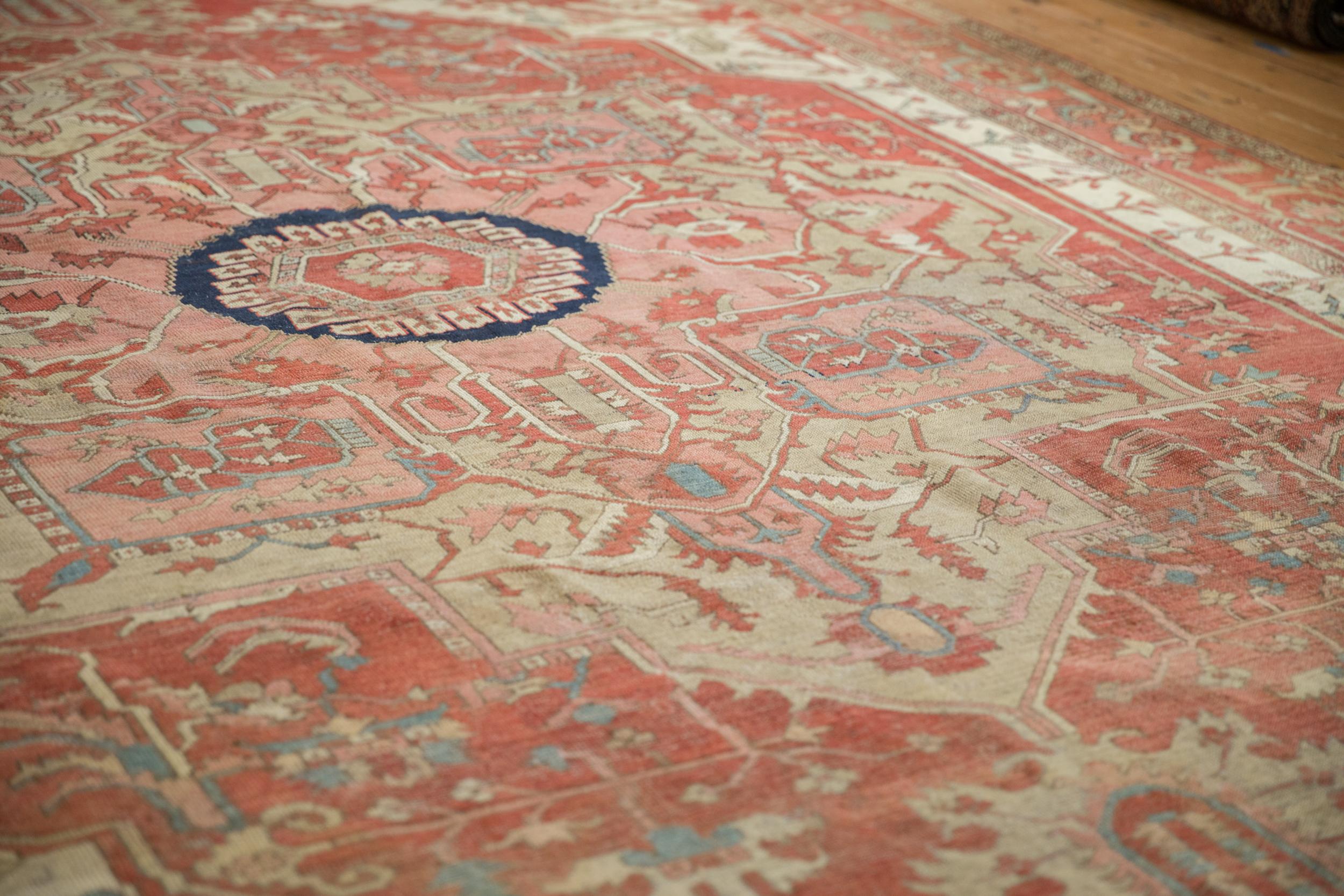 Tapis Serapi ancien État moyen - En vente à Katonah, NY