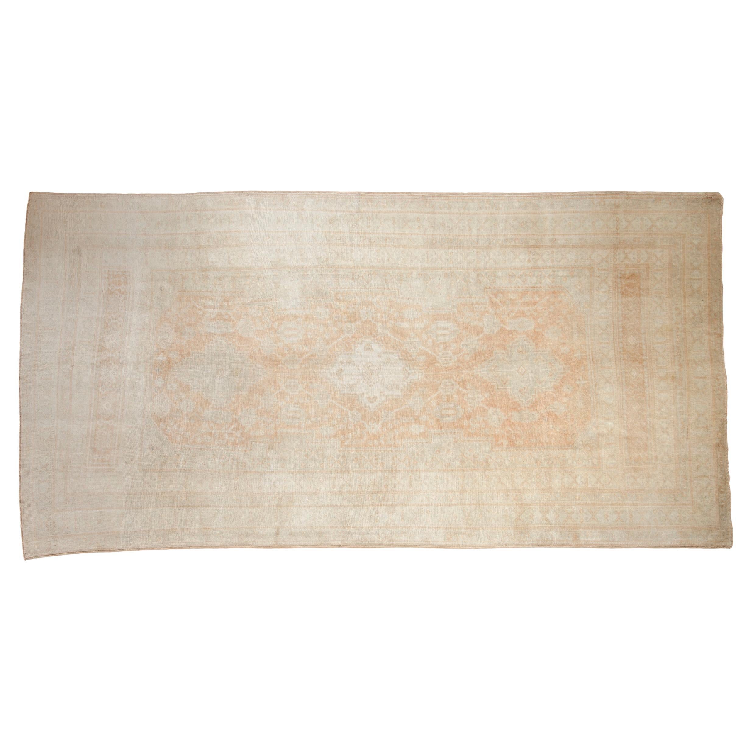 Tappeto Oushak vintage invecchiato